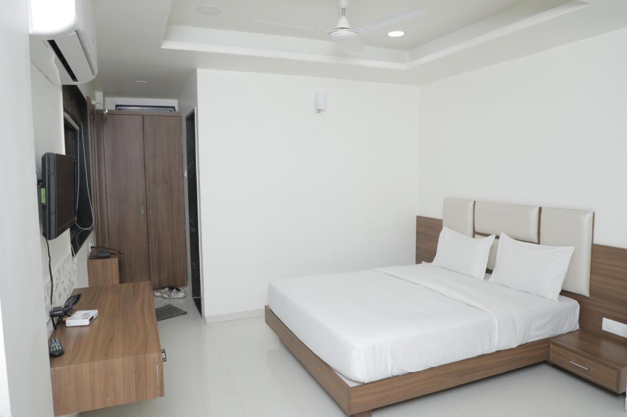 Hotel Lotus Chandrapur Kültér fotó