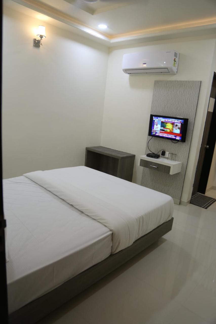 Hotel Lotus Chandrapur Kültér fotó