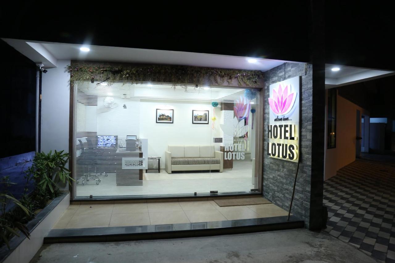 Hotel Lotus Chandrapur Kültér fotó