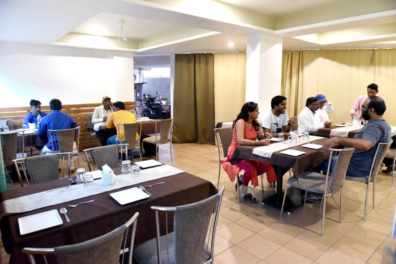 Hotel Lotus Chandrapur Kültér fotó