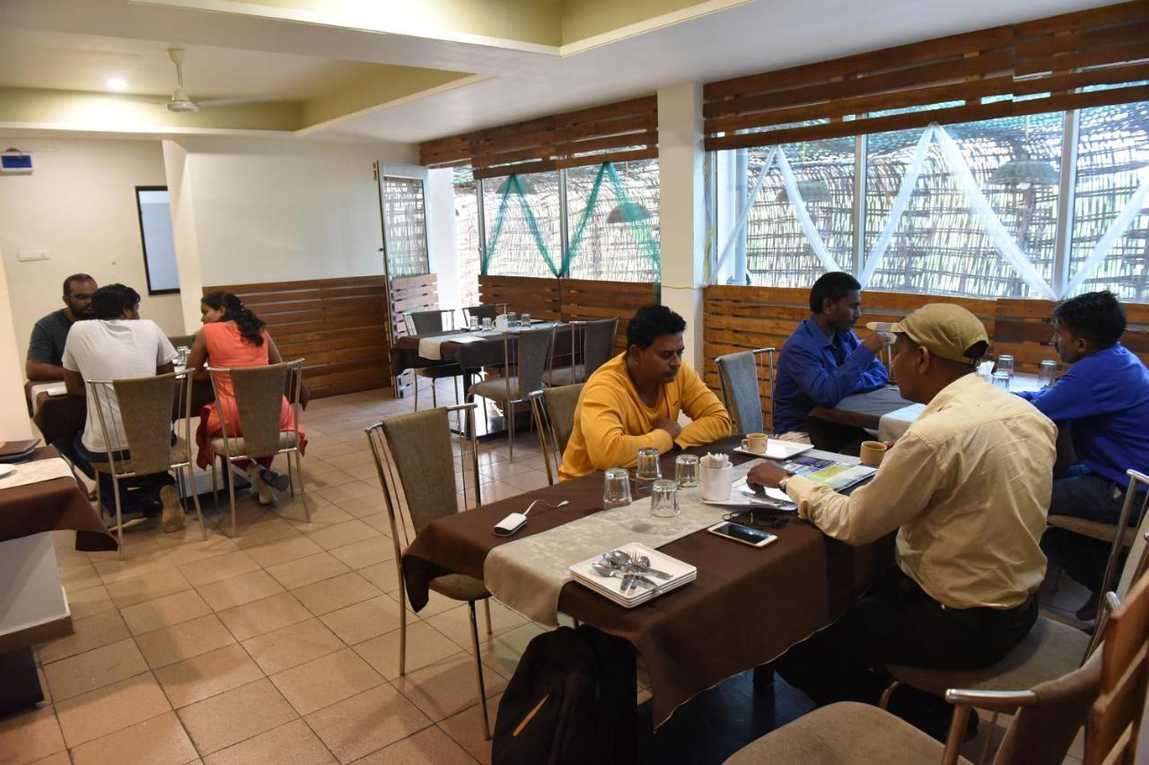 Hotel Lotus Chandrapur Kültér fotó